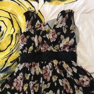 Waist floral dress with black embroidery